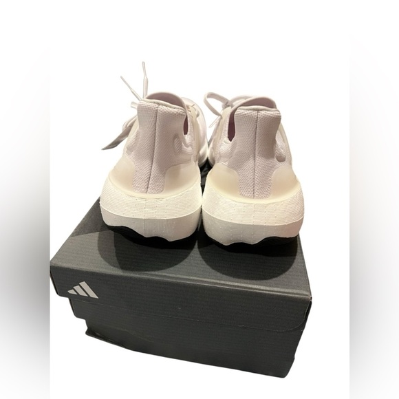 NIB Adidas Women’s Ultra Boost 22 Running Sneakers in White in size 7 - Picture 8 of 12